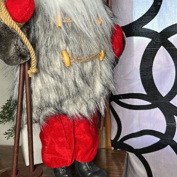 Ellsworth Avenue decorative skiing, Santa Claus with porcelain face - Picture 15 of 16